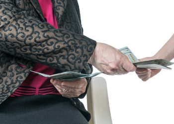 조지아주에서 노인 고객 돈 1000만달러를 빼돌린 투자자문가가 유죄를 인정했다. 이미지는 기사 내용과 관련 없음. [출처 셔터스톡]