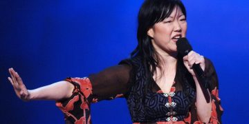 스탠드업 코미시 쇼를 펼치는 마가렛 조. [로이터 자료사진]