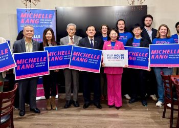 미쉘 강 후보가 선거 스태프, 중앙대 동문들과 함께 경선 승리를 다짐했다. 윤지아 기자