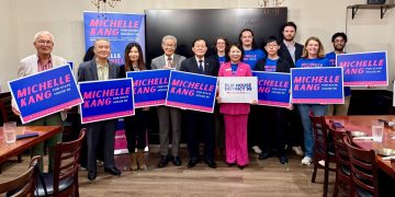 미쉘 강 후보가 선거 스태프, 중앙대 동문들과 함께 경선 승리를 다짐했다. 윤지아 기자