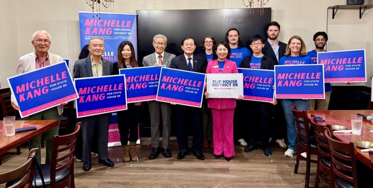 미쉘 강 후보가 선거 스태프, 중앙대 동문들과 함께 경선 승리를 다짐했다. 윤지아 기자