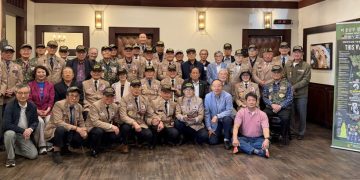 참전용사들이 28일 모임 후 기념사진을 찍었다.