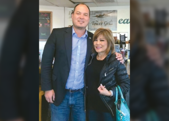 숨진 릭 호가보암 시장과 그의 어머니.