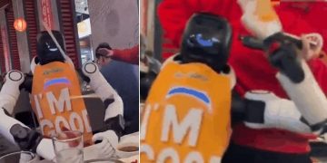 미국 캘리포니아의 한 중식당에서 홍보용 휴머노이드 로봇이 오작동을 일으킨 모습. 사진 엑스 캡처