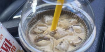 컵홀더가 안에 들어가 있는 모습. 온라인 커뮤니티 캡쳐