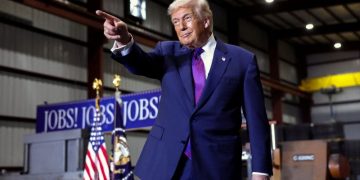 지난 2월 조지아주 롬에 있는 철강 업체 쿠사 스틸을 방문, 유세 활동을 벌인 트럼프 대통령. [로이터]