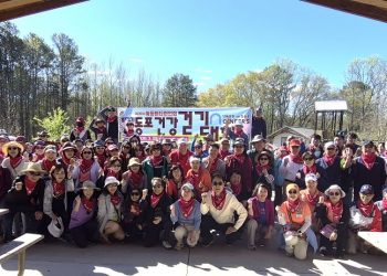 한인회 관게자들과 걷기대회 참석자들이 한자리에 모였다.