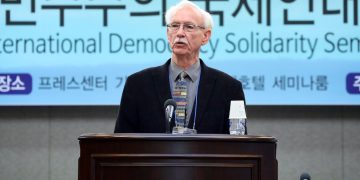 패리스 하비 전 북미한국인권문제협회 사무국장이 지난 2016년 서울 중구 프레스센터에서 민주화운동기념사업회 주최로 열린 민주주의 국제연대 세미나에 참석한 모습. 연합뉴스