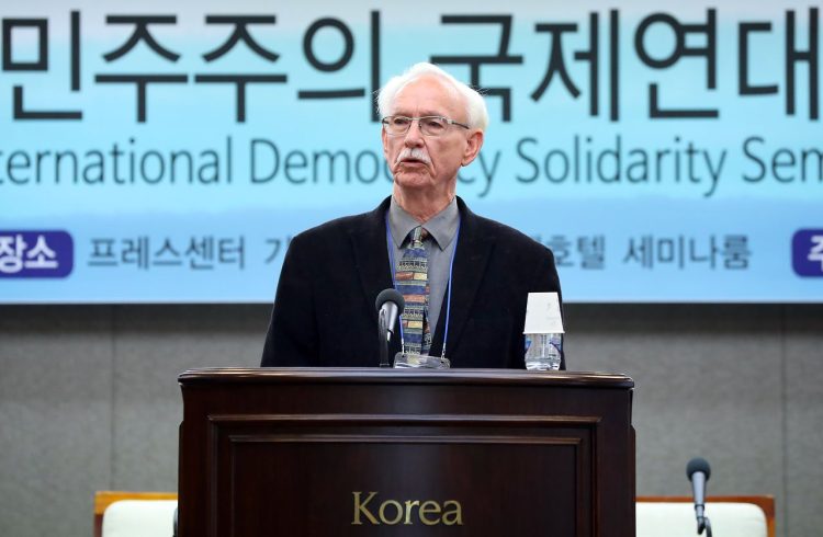 패리스 하비 전 북미한국인권문제협회 사무국장이 지난 2016년 서울 중구 프레스센터에서 민주화운동기념사업회 주최로 열린 민주주의 국제연대 세미나에 참석한 모습. 연합뉴스