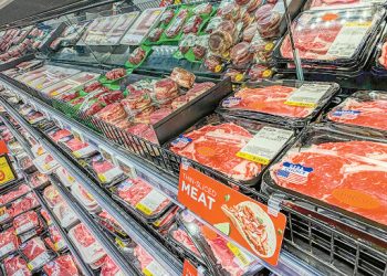 고공행진하고 있는 소고기값이 또 오를 것으로 전망됐다. 토런스 지역 미츠와 마켓의 소고기 코너. 박낙희 기자