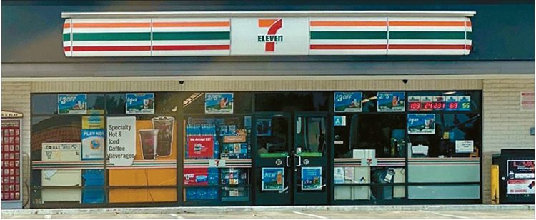 세븐일레븐이 매장을 대거 폐쇄한다. LA 인근 지역 매장. 박낙희 기자