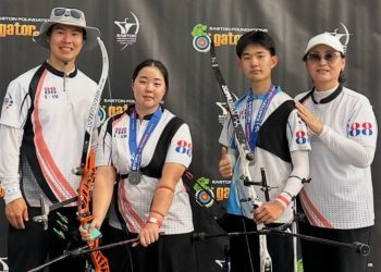U18 혼성전 은메달을 획득한 송민혁 군과 정시우 양. [88양궁 제공]