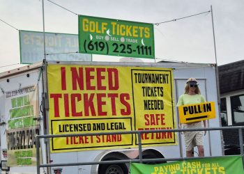 마스터스가 열리는 오거스타 내셔널 골프장 앞 워싱턴 로드에 걸린 푯말들. “티켓을 구한다”고 적혀 있는데 실은 암표상들이 내걸었다. 성호준 기자