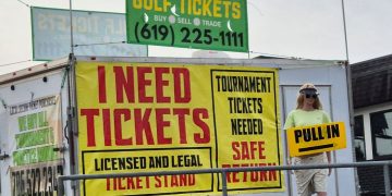 마스터스가 열리는 오거스타 내셔널 골프장 앞 워싱턴 로드에 걸린 푯말들. “티켓을 구한다”고 적혀 있는데 실은 암표상들이 내걸었다. 성호준 기자