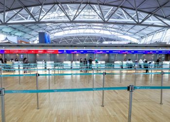 불안한 중동 정세 탓에 유가가 급등하면서 해외여행 수요가 급격히 줄고 있다. 지난 16일, 한산한 인천국제공항 제1여객터미널 출국장 모습. 뉴스1