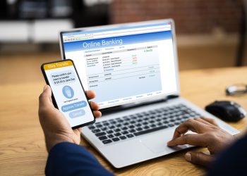 클로징 단계에서 다운페이먼트 송금을 가로채는 수법이 등장해 주의가 요구된다. [출처 셔터스톡]