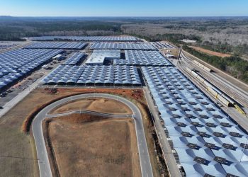 기아 조지아 공장 야외 주차장을 덮은 태양광 패널 모습. [VPS 제공]