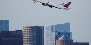 이륙하는 델타항공 여객기 [로이터 자료사진]