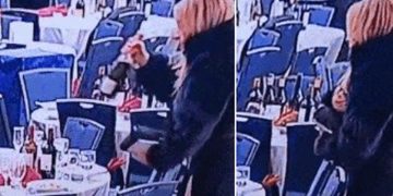 지난 25일 미국 백악관 출입기자단 만찬 행사장 총격 사건 직후 현장에서 와인 병을 챙겨가는 여성의 모습. 사진 엑스 캡처