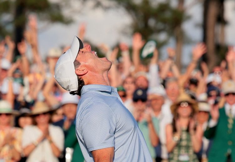 로리 매킬로이가 마스터스 우승을 확정지은 뒤 포효하고 있다. [로이터]