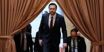 11일(현지시간) 파키스탄 총리 회동 위해 이동하는 JD 밴스 미 부통령.[로이터]