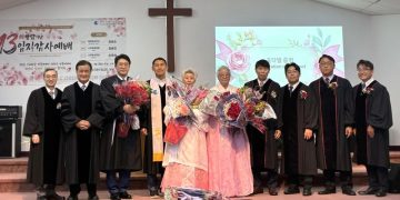 (왼쪽부터) 김종민 동남지방회장, 임마누엘선교교회 류종길 원로목사, 김용진 장로, 이철호 목사, 윤윤순 명예장로, 손미숙 권사, 한샘교회 지윤병 목사, 플래그쉽 처치 김종규 목사, 사바나 임마누엘교회 신용석 목사, 그린벨 벧엘교회 장석열 목사.