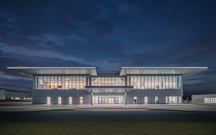 SK온-현대차 합작 공장 내에 위치한 오피스동 '더 커먼스'