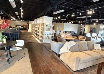 도슨 퍼니처 전시장. 4월부터 이태리 명품 가구를 파격가로 세일하고 있다.