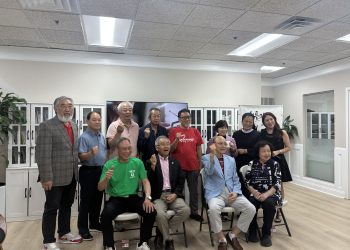 1004포 성금 전달식에 참석한 심사위원과 각 복지 단체 대표들.