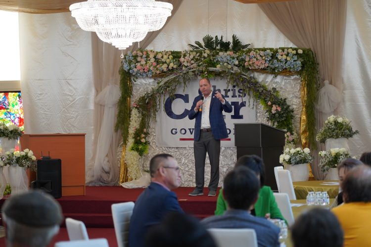 크리스 카 주법무장관이 한인 유권자들에게 지지를 호소하고 있다. 장채원 기자