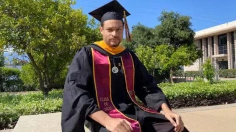 25일 트럼프 만찬장 총격범 용의자 콜 앨런 추정 졸업사진
[링크드인 발췌]