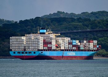 지난 21일 태평양 방면에서 파마마 운하에 진입하는 컨테이너선. AFP=연합뉴스