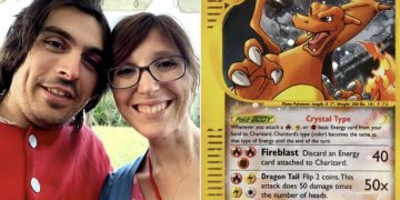 왼쪽은 앤드루 브라운드 커플. 오른쪽은 브라운드가 소장한 포켓몬 카드인 스카이리지 리자몽 홀로 카드. 피플 캡쳐