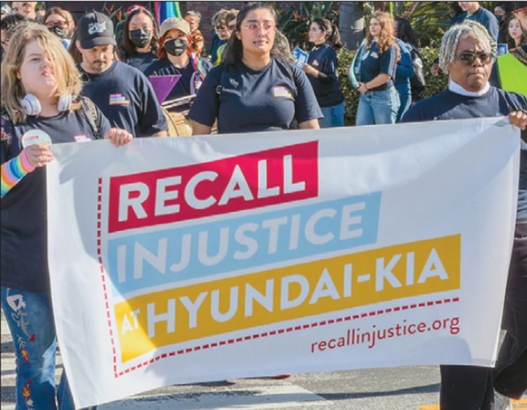 지난해 LA에서 현대·기아차를 상대로 벌어진 노동 단체의 시위. 김상진 기자
