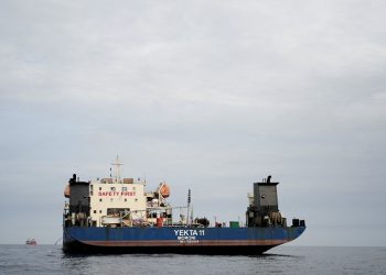 호르무즈 해협 해상에 머물러 있는 선박 [로이터]