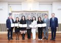 지난 2025년 강경화 주미대사가 재미한인장학기금 장학생으로 선발된 워싱턴 지역 학생들을 대사관으로 초청해 장학금 수여식을 열었다. [주미대사관 제공]