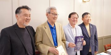 7일 (왼쪽부터) 제임스 송 미션아가페 회장, 권명오 전 이사장, 홍육기 중앙대 동문회장, 최주환 한국학교 이사장이 한자리에 섰다. 장채원 기자