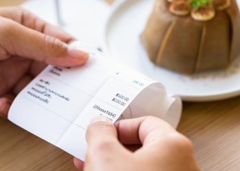 애틀랜타 식당 중 월드컵을 앞두고 의무 팁을 계산서에 포함시키는 경우가 늘고 있다. [출처 셔터스톡]