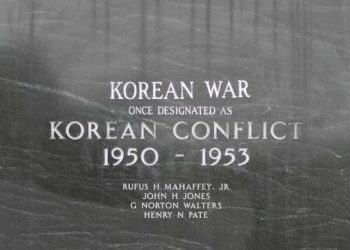 귀넷 카운티 정부가 수정한 전쟁 기념비의 '한국 전쟁' 명칭.