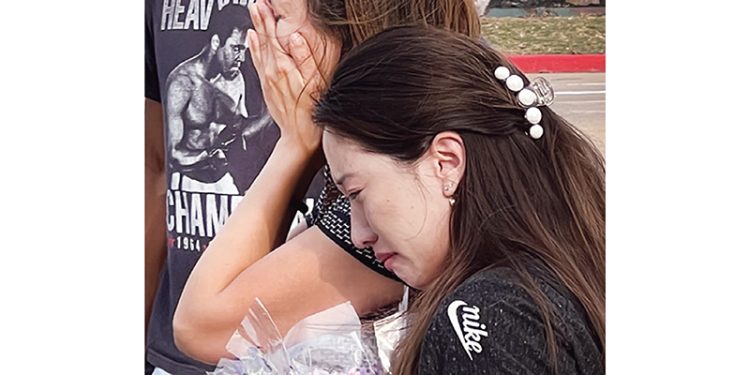 2023년 총기 난사 사건이 발생한 앨런 아웃렛 추모 현장. 장열 기자
