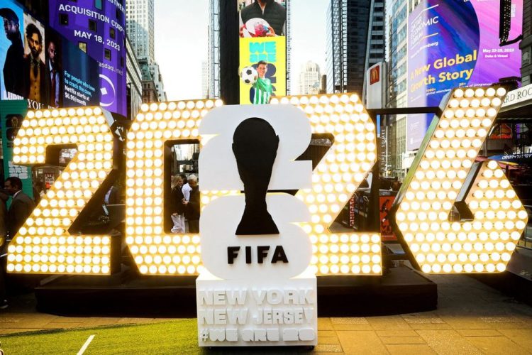 미국 뉴욕의 타임스스퀘어에 있는 2026 북중미 월드컵 조형물 [로이터]
