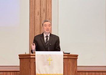 김종민 담임목사가 3일 성전 이전 감사예배 중 설교하고 있다.