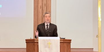 김종민 담임목사가 3일 성전 이전 감사예배 중 설교하고 있다.