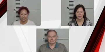 (왼쪽부터) 향선 브라운, 김정화, 스티븐 스타우트 [루이빌 교도소 제공]