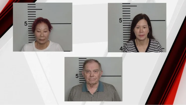 (왼쪽부터) 향선 브라운, 김정화, 스티븐 스타우트 [루이빌 교도소 제공]