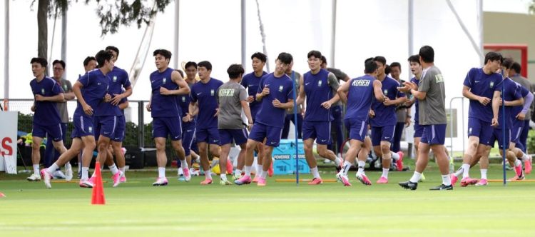 체코전을 하루 앞둔 10일 멕시코 과달라하라 치바스 바예 베르데 베이스캠프에서 훈련하는 축구 대표팀. 강정현 기자