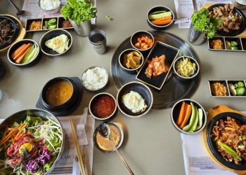 둘루스 ‘강호동 678’ 식당의 런치스페셜 메뉴.