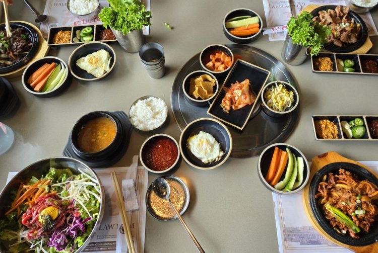 둘루스 ‘강호동 678’ 식당의 런치스페셜 메뉴.