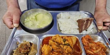 김하종 신부가 지난 13일 자신의 인스타그램에 올린 안나의 집 무료급식 사진. 사진 김하종 신부 인스타그램 캡처