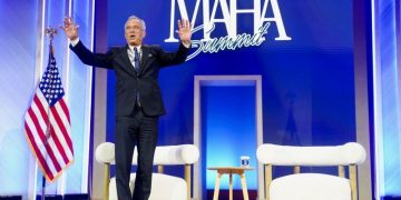 지난해 11월 MAGA(미국을 다시 위대하게)에서 파생된 MAHA(미국을 다시 건강하게)  회의에서 연설하는 로버트 케네디 주니어 보건부 장관. [로이터]